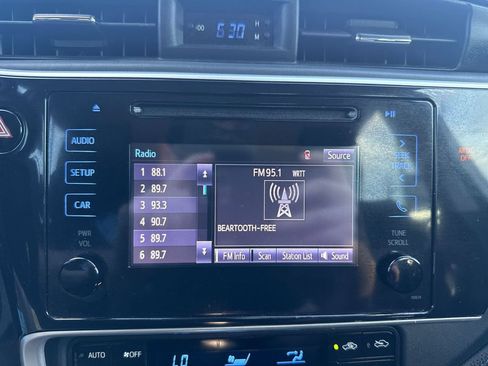 Used 2018 Toyota Corolla SE FWD image 30