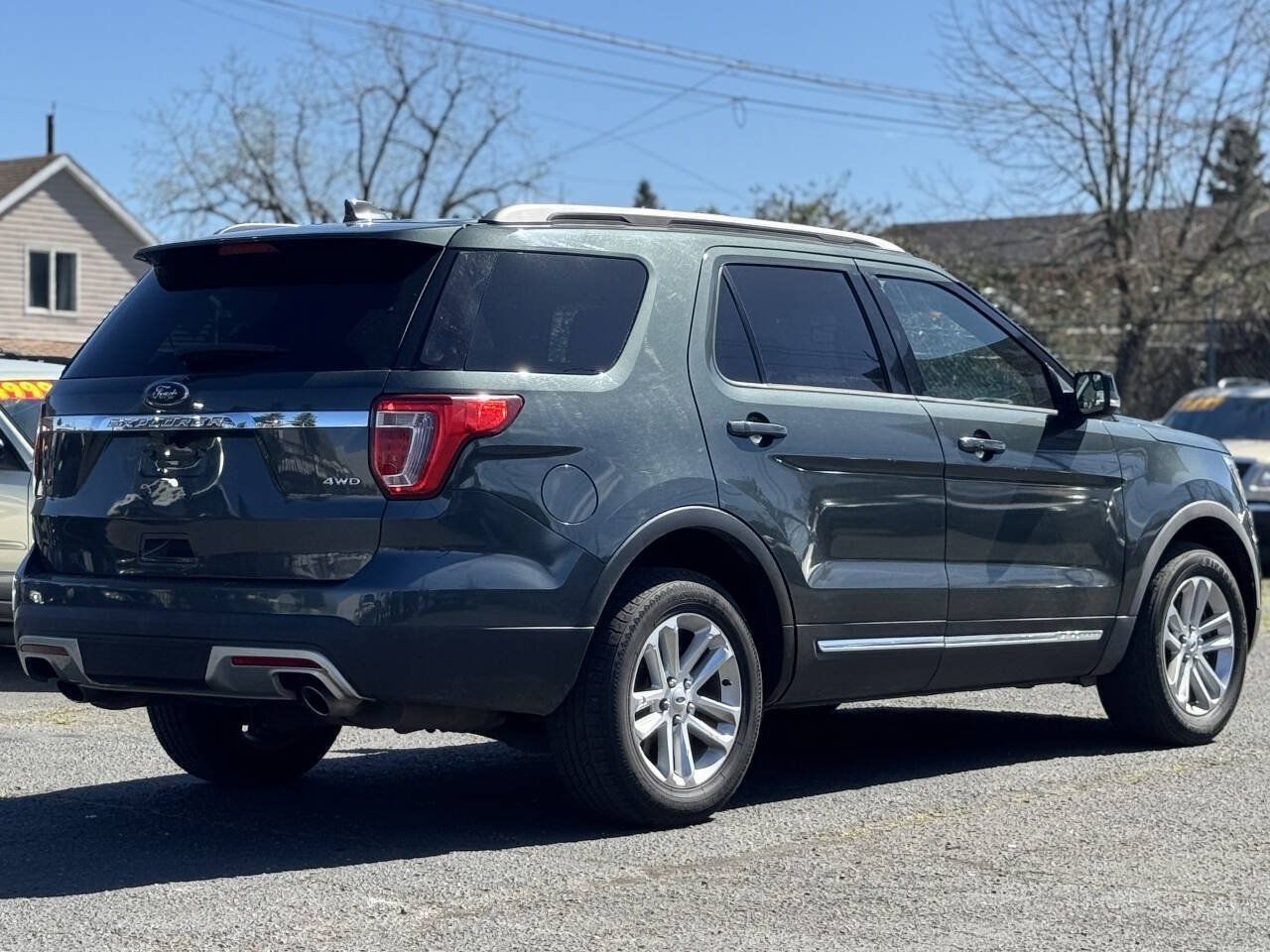 Used 2016 Ford Explorer XLT w/ Equipment Group 202A AWD/4WD image 7