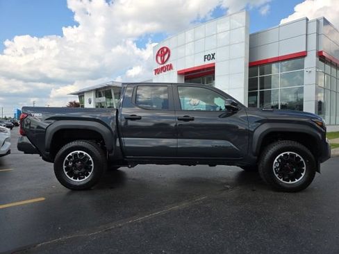 Used 2026 Toyota Tacoma TRD Off-Road w/ TRD Off Road Upgrade Package AWD/4WD image 10