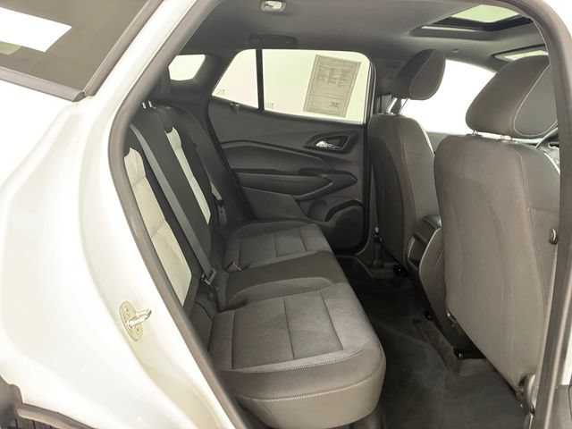 Used 2024 Chevrolet Trax RS w/ Sunroof Package FWD image 16