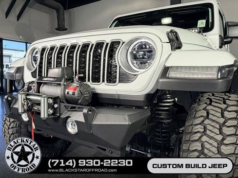 Used 2025 Jeep Wrangler Unlimited Sahara w/ Safety Group AWD/4WD image 11