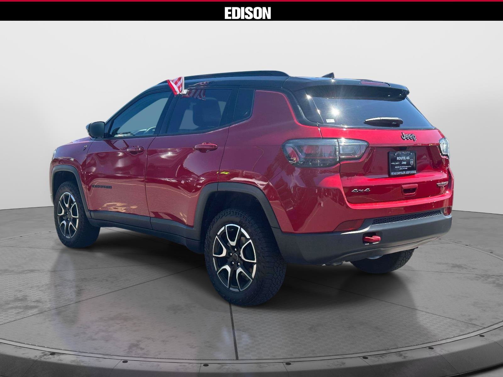 Used 2025 Jeep Compass Trailhawk w/ Trailhawk Elite Group AWD/4WD image 5
