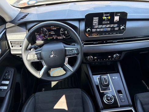 Used 2023 Mitsubishi Outlander SE image 23