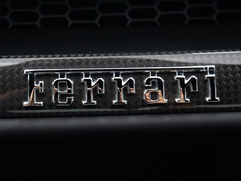 Used 2019 Ferrari Portofino RWD image 43