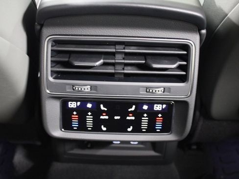 Used 2025 Audi Q8 Premium Plus image 39