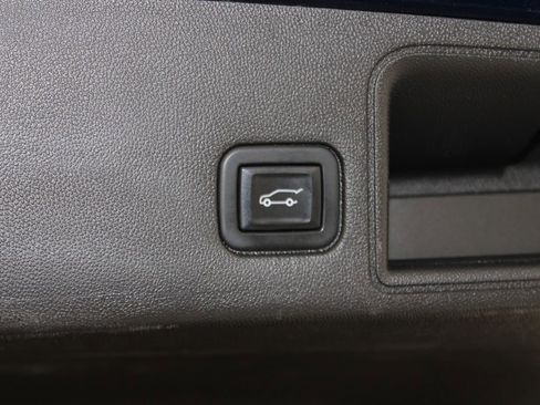 Used 2022 GMC Terrain SLT w/ Tech Package image 14