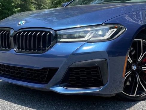 Used 2023 BMW 540i w/ M Sport Package RWD image 3