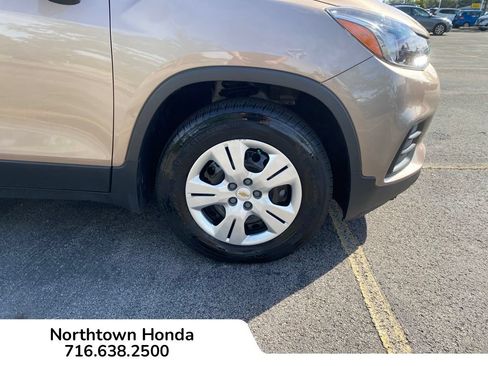 Used 2018 Chevrolet Trax LS FWD image 11