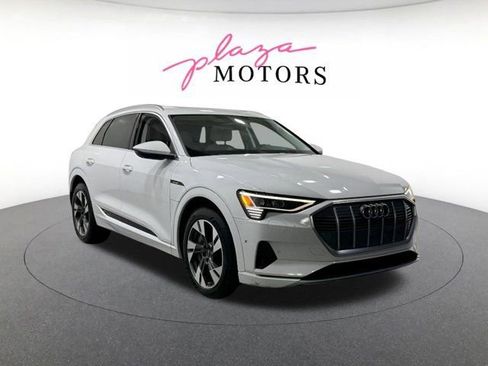 Used 2023 Audi e-tron Premium Plus w/ Premium Plus Package AWD/4WD image 6