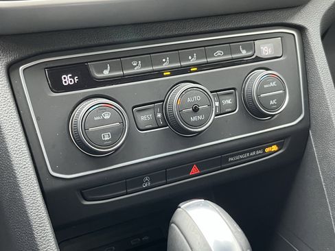 Used 2021 Volkswagen Atlas SE image 30