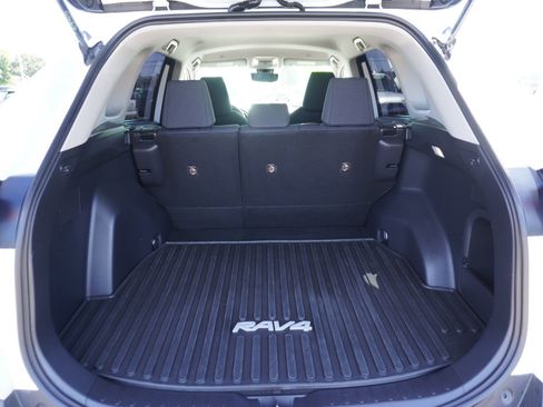 Used 2023 Toyota RAV4 LE AWD/4WD image 12