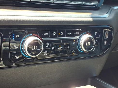 Used 2022 GMC Sierra 1500 SLT w/ SLT Convenience Package AWD/4WD image 10