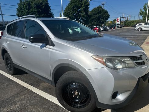 Used 2014 Toyota RAV4 LE FWD image 1