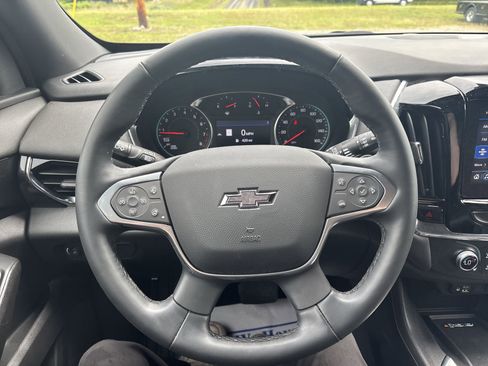 Used 2023 Chevrolet Traverse RS FWD image 17