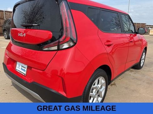 Used 2025 Kia Soul LX w/ LX Technology Package FWD image 3