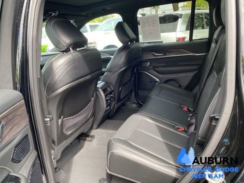 Used 2023 Jeep Grand Cherokee Overland AWD/4WD image 22