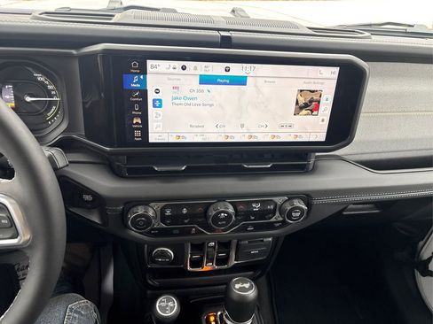 Used 2025 Jeep Wrangler Unlimited Sahara image 16