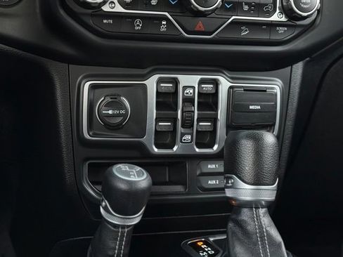 Used 2018 Jeep Wrangler Unlimited Sahara w/ Dual Top Group AWD/4WD image 14