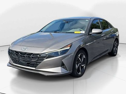 Used 2023 Hyundai Elantra SEL w/ Convenience Package FWD image 7