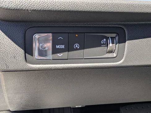 New 2026 Chevrolet Traverse High Country FWD image 14