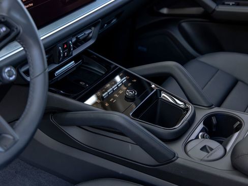 Certified 2026 Porsche Cayenne image 40