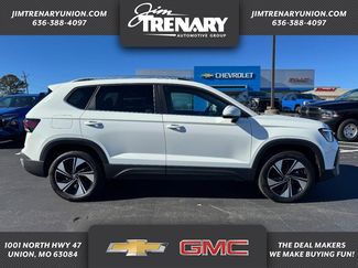 Used 2025 Volkswagen Taos SE video 1