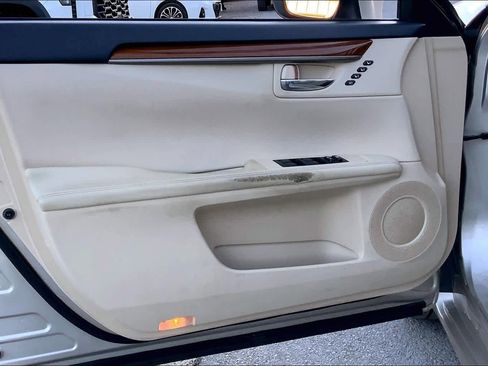 Used 2013 Lexus ES 300h Hybrid w/ Luxury Pkg image 20