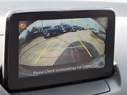 Used 2019 Toyota Yaris L image 17