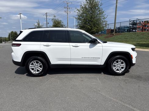 Used 2023 Jeep Grand Cherokee Laredo RWD image 10