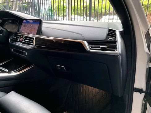 Used 2019 BMW X5 xDrive40i w/ Executive Package AWD/4WD image 18