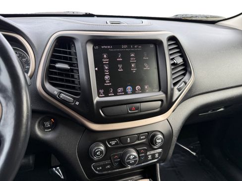 Used 2015 Jeep Cherokee Limited image 12
