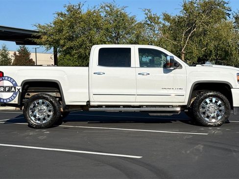 Used 2019 GMC Sierra 2500 Denali w/ Duramax Plus Package image 8