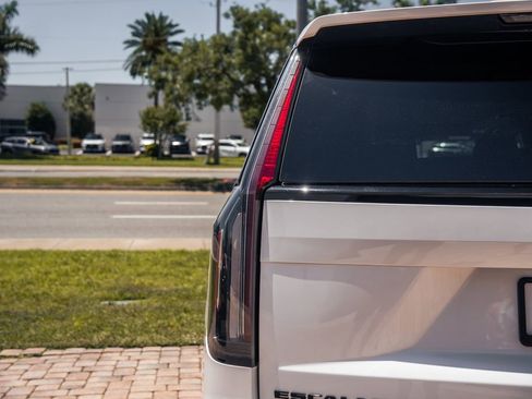 Used 2024 Cadillac Escalade ESV Sport Platinum w/ LPO, ONYX Package AWD/4WD image 11