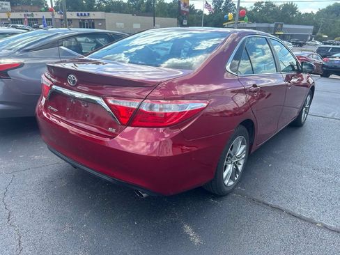 Used 2015 Toyota Camry SE w/ Moonroof Package FWD image 5
