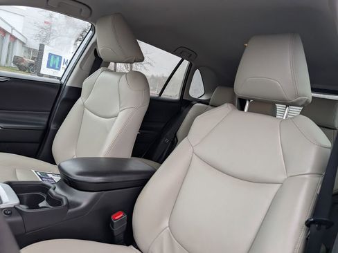 Used 2020 Toyota RAV4 LE w/ All Weather Liner Package image 18