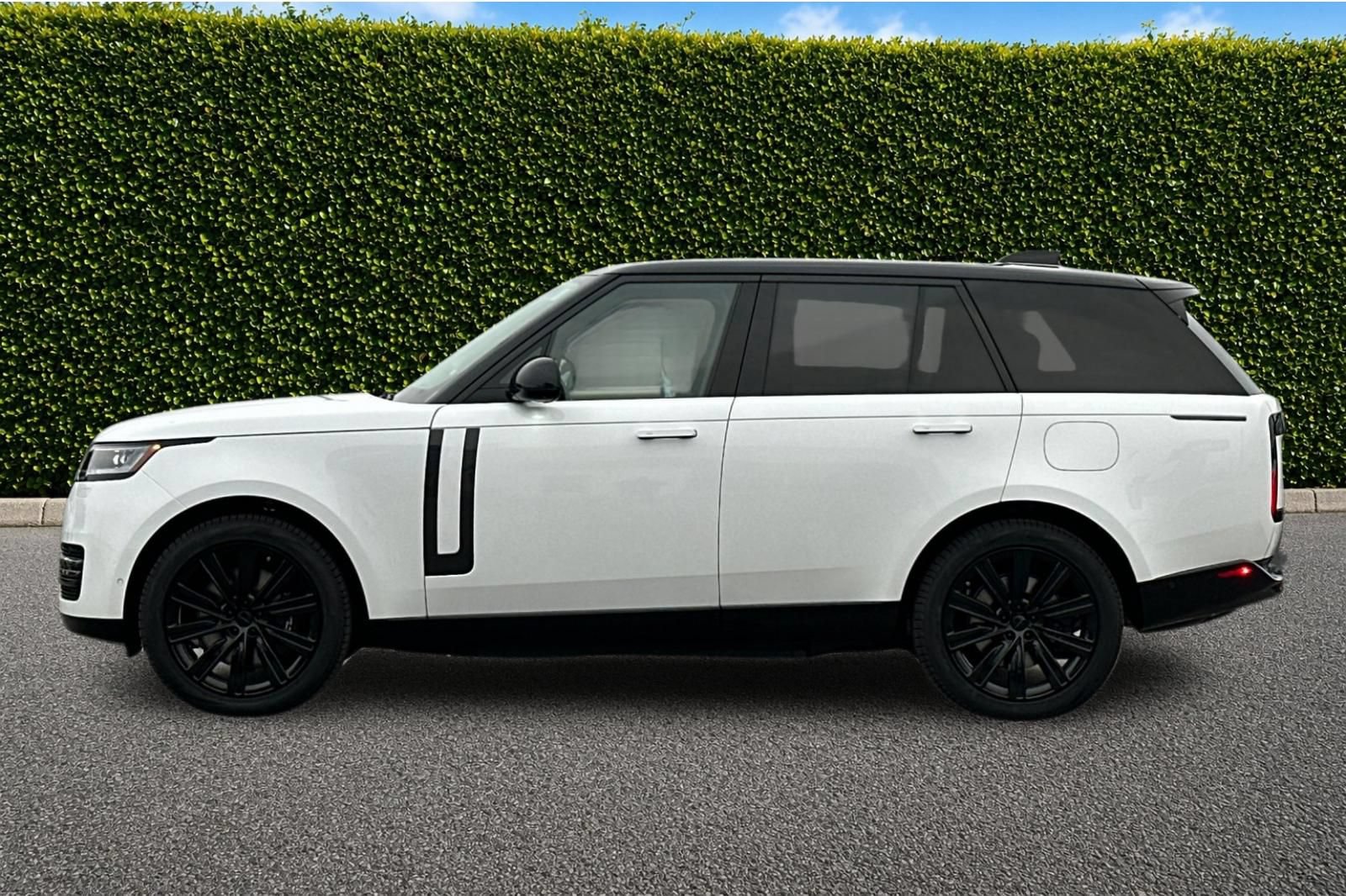 New 2026 Land Rover Range Rover SE AWD/4WD image 3
