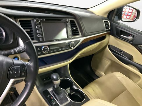 Used 2018 Toyota Highlander Limited image 10