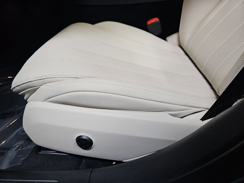 New 2026 Mercedes-Benz E 350 4MATIC Sedan image 30