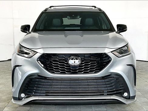 Used 2021 Toyota Highlander XSE image 3