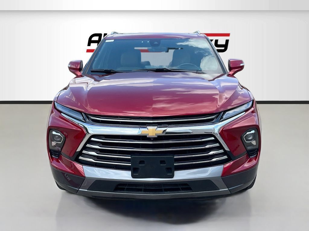 Used 2025 Chevrolet Blazer Premier w/ Driver Confidence II Package AWD/4WD image 2