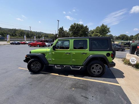 Used 2019 Jeep Wrangler Unlimited Sport S AWD/4WD image 4