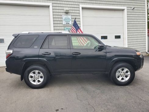 Used 2016 Toyota 4Runner SR5 AWD/4WD image 8