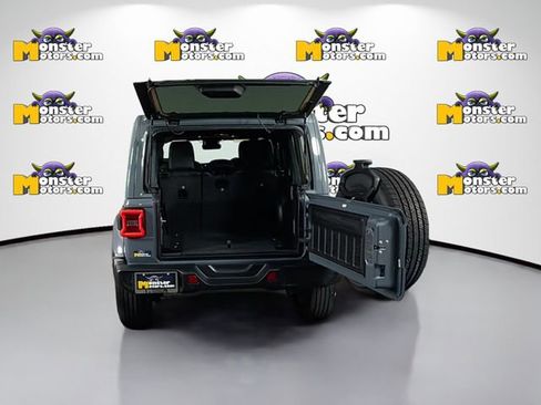 Used 2024 Jeep Wrangler Unlimited Sahara w/ Technology Group AWD/4WD image 25