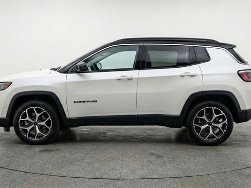 Used 2025 Jeep Compass Limited image 5