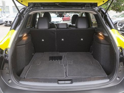 Used 2025 Nissan Kicks SR AWD/4WD image 25