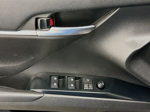 Used 2020 Toyota Camry LE image 15