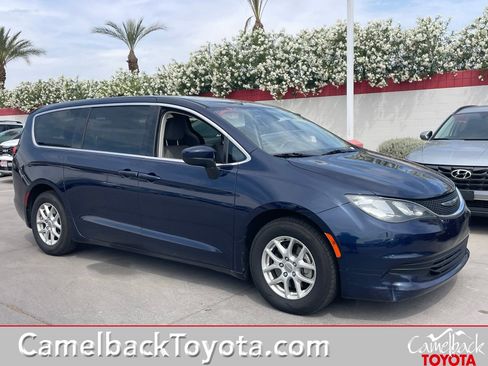 Used 2017 Chrysler Pacifica LX image 1