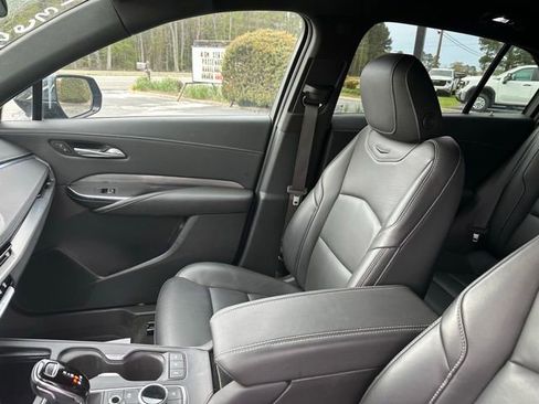Used 2024 Cadillac XT4 Premium Luxury image 16
