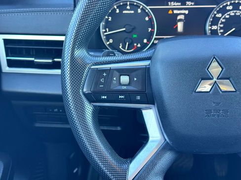 Used 2022 Mitsubishi Outlander ES image 22