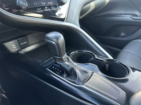 Used 2018 Toyota Camry SE image 19